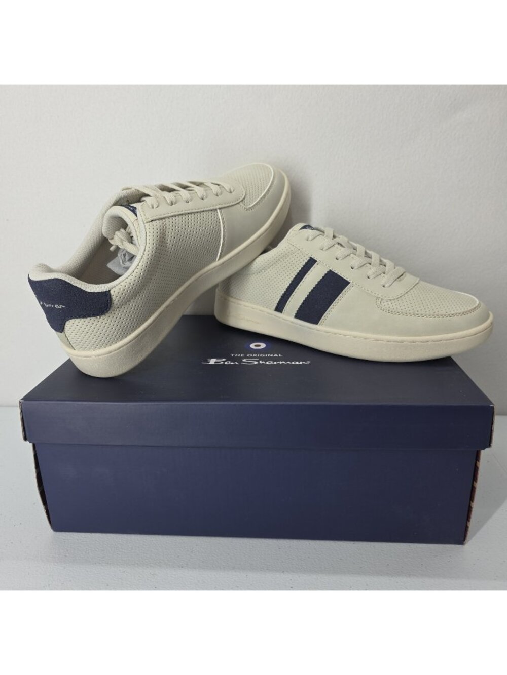 Ben Sherman Mens 8 D Hyde Whisper White Grey Faux Leather Lace Up Sneakers NIB
